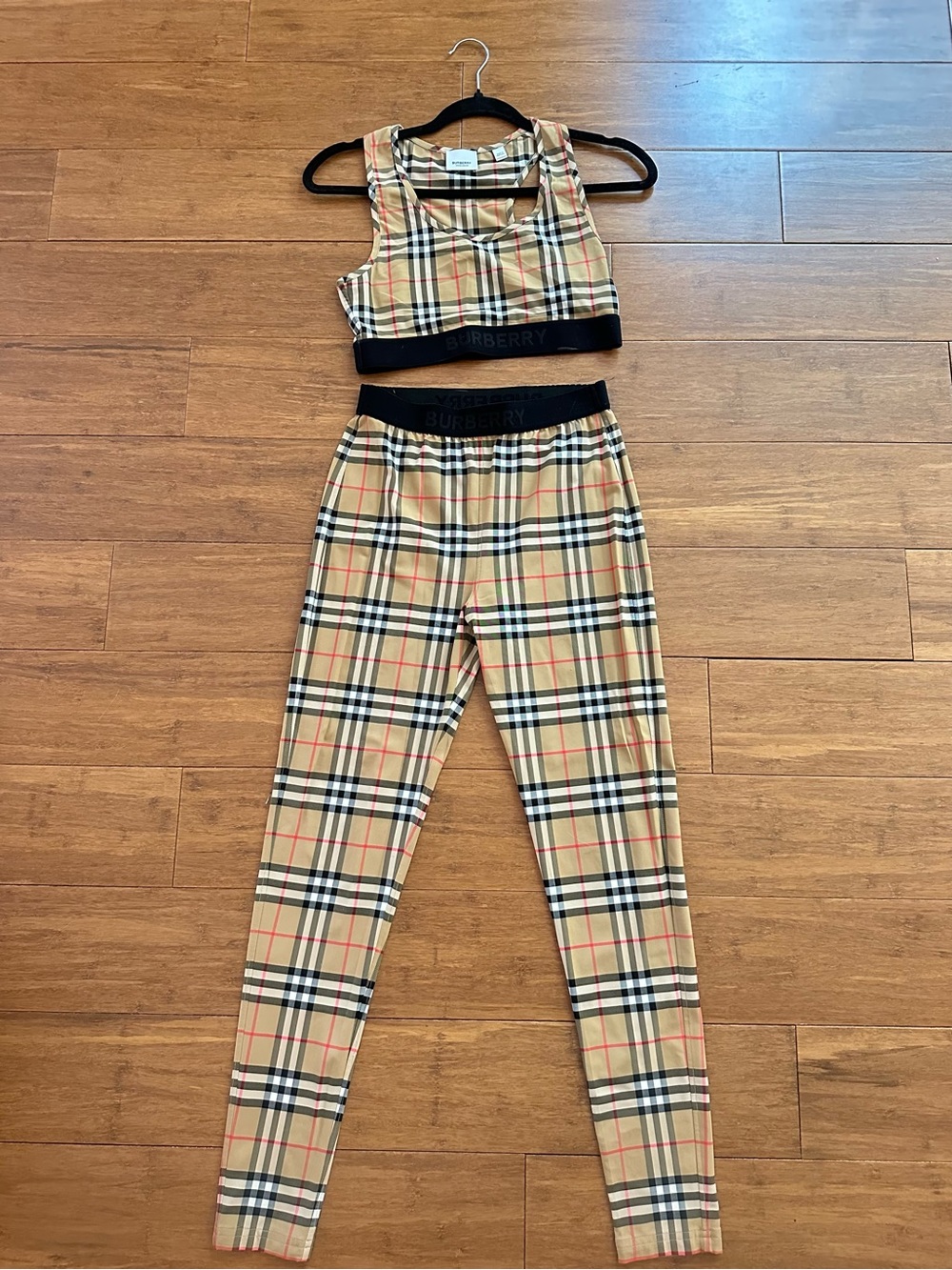 Burberry Vintage Check sports bra + leggings set Black Waistband (new)